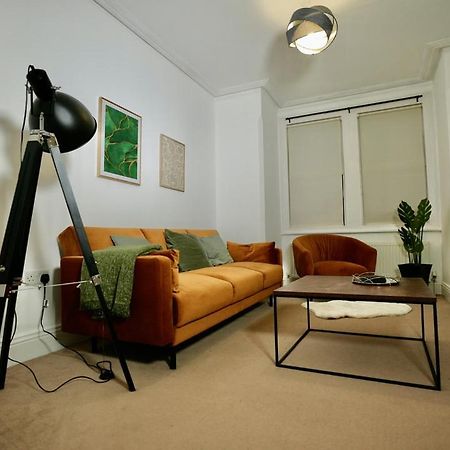 Spacious Two-Bedrooms House, Private Parking, Contractors, Relocators Oxford Exterior photo