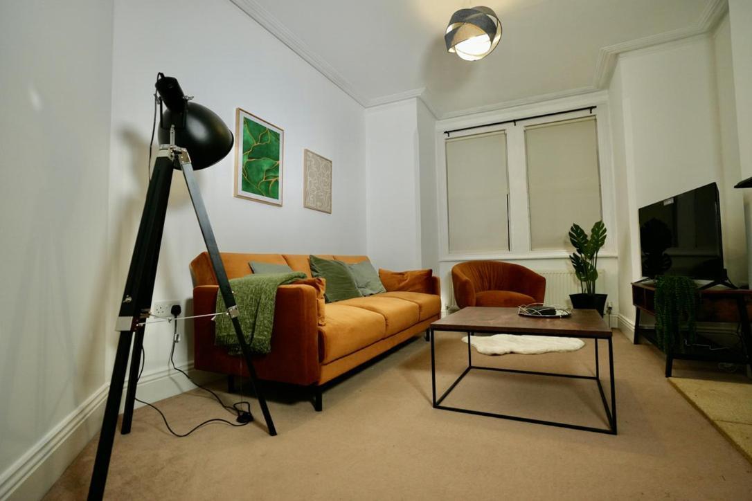 Spacious Two-Bedrooms House, Private Parking, Contractors, Relocators Oxford Exterior photo