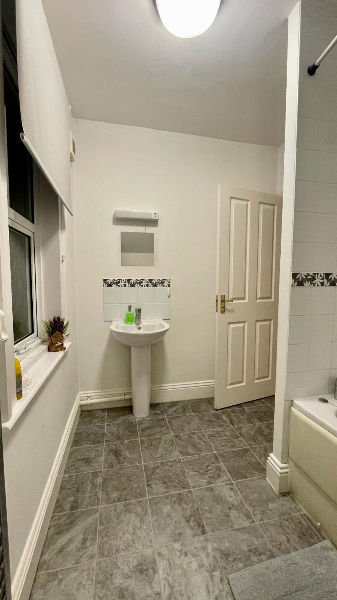 Spacious Two-Bedrooms House, Private Parking, Contractors, Relocators Oxford Exterior photo