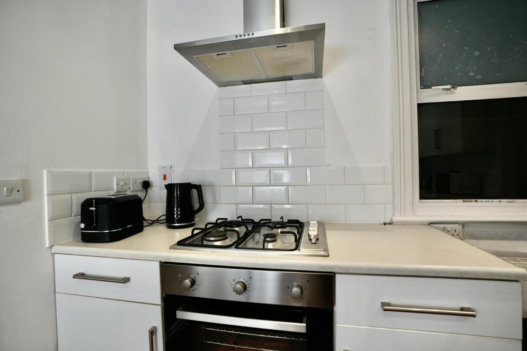 Spacious Two-Bedrooms House, Private Parking, Contractors, Relocators Oxford Exterior photo