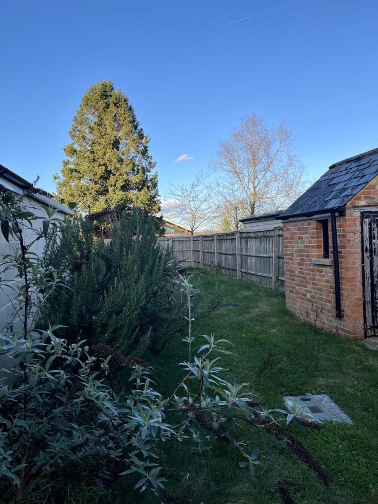 Spacious Two-Bedrooms House, Private Parking, Contractors, Relocators Oxford Exterior photo
